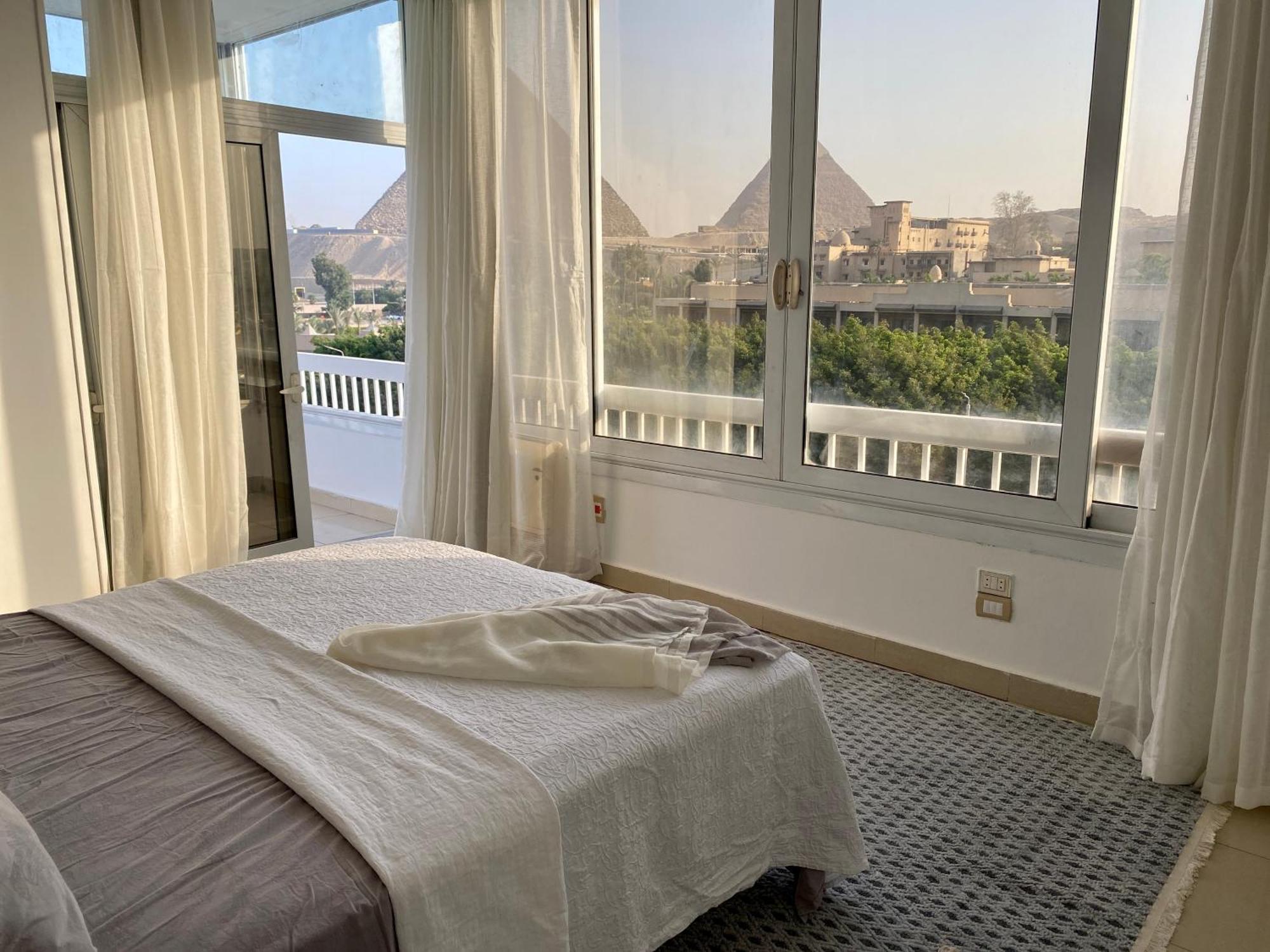 Pyramids At Your Doorstep Apartment *