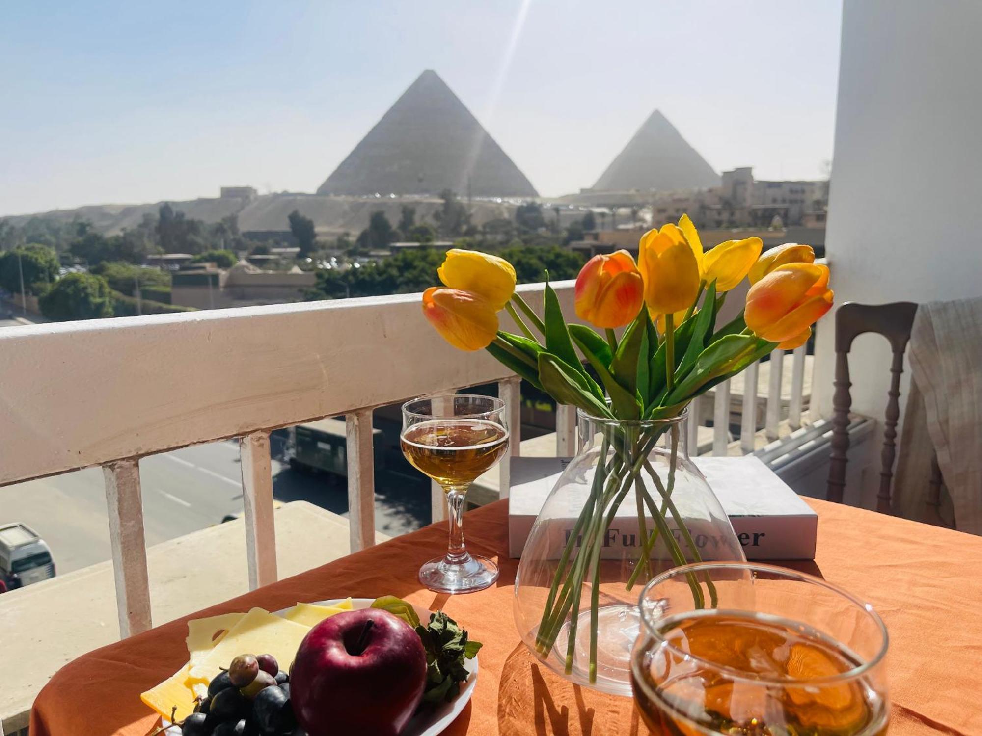 Pyramids At Your Doorstep Apartment *